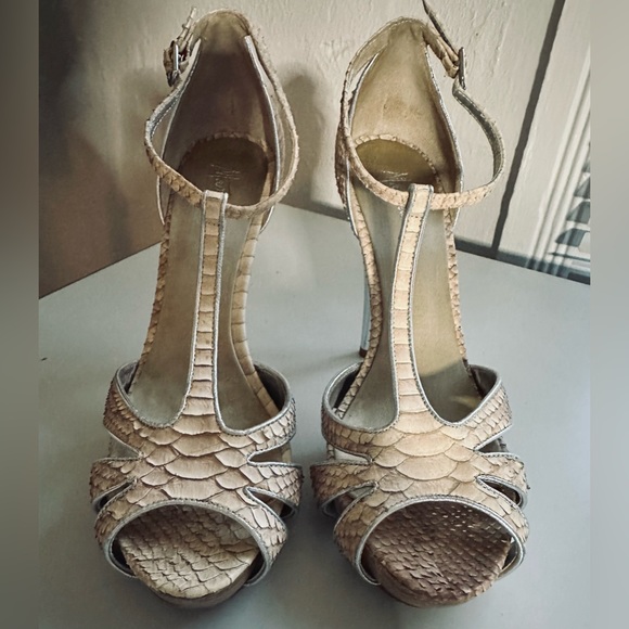 These liquid silver heels are lit! Marciano size 7 platform snake skin sandals. - Picture 2 of 9